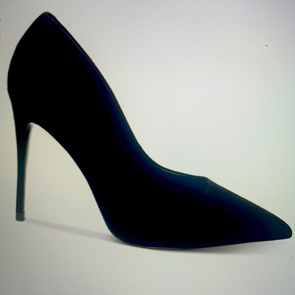 Steve Madden like new Black Suede Stiletto Pumps.